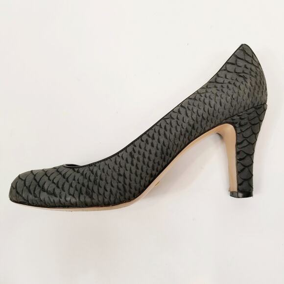 Emporio Armani Gray Snake Textured Leather Pumps Size 38.5 / 8. - Picture 2 of 8